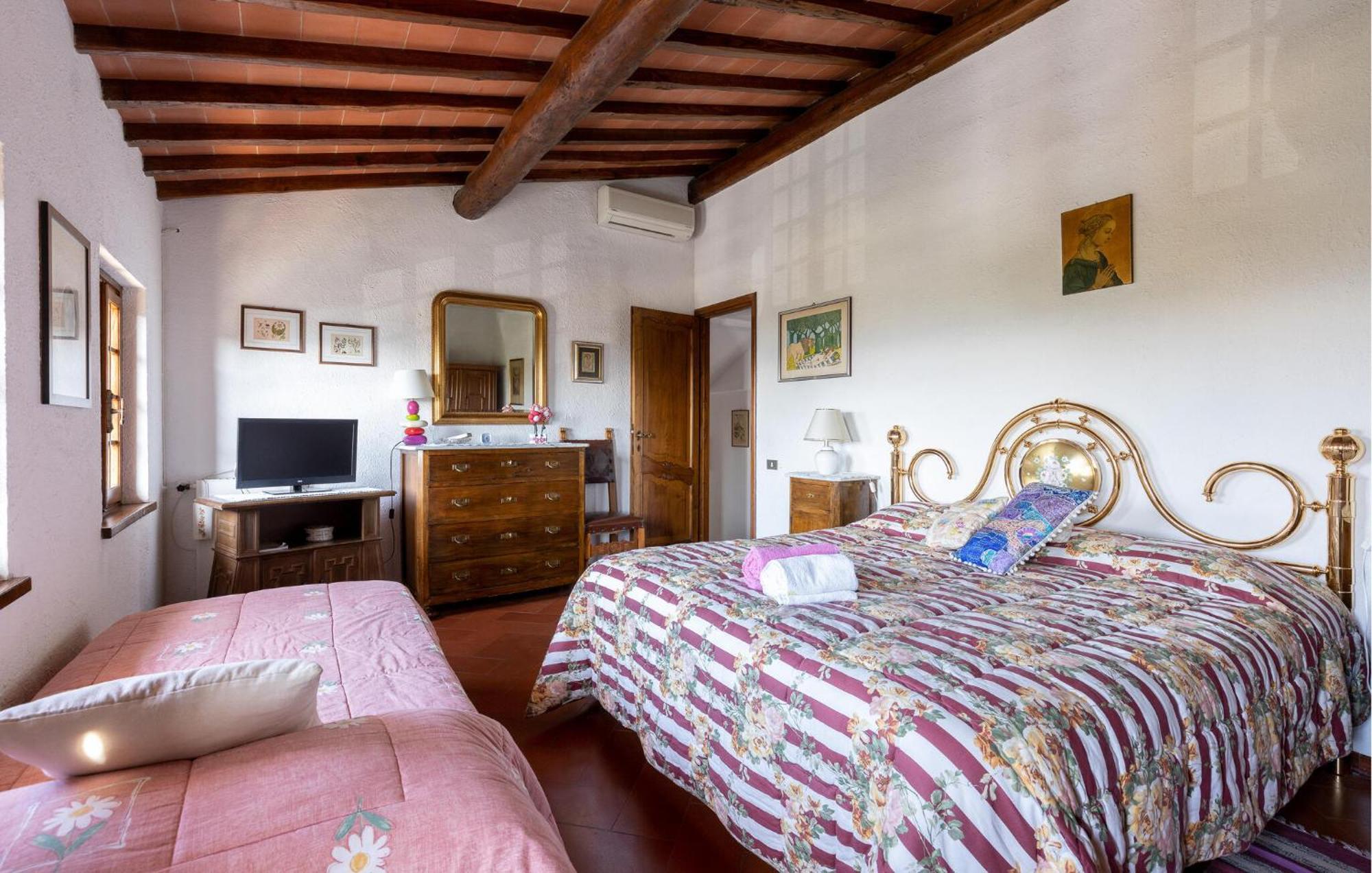 Beautiful Home In Uzzano Pt With Kitchen Eksteriør bilde